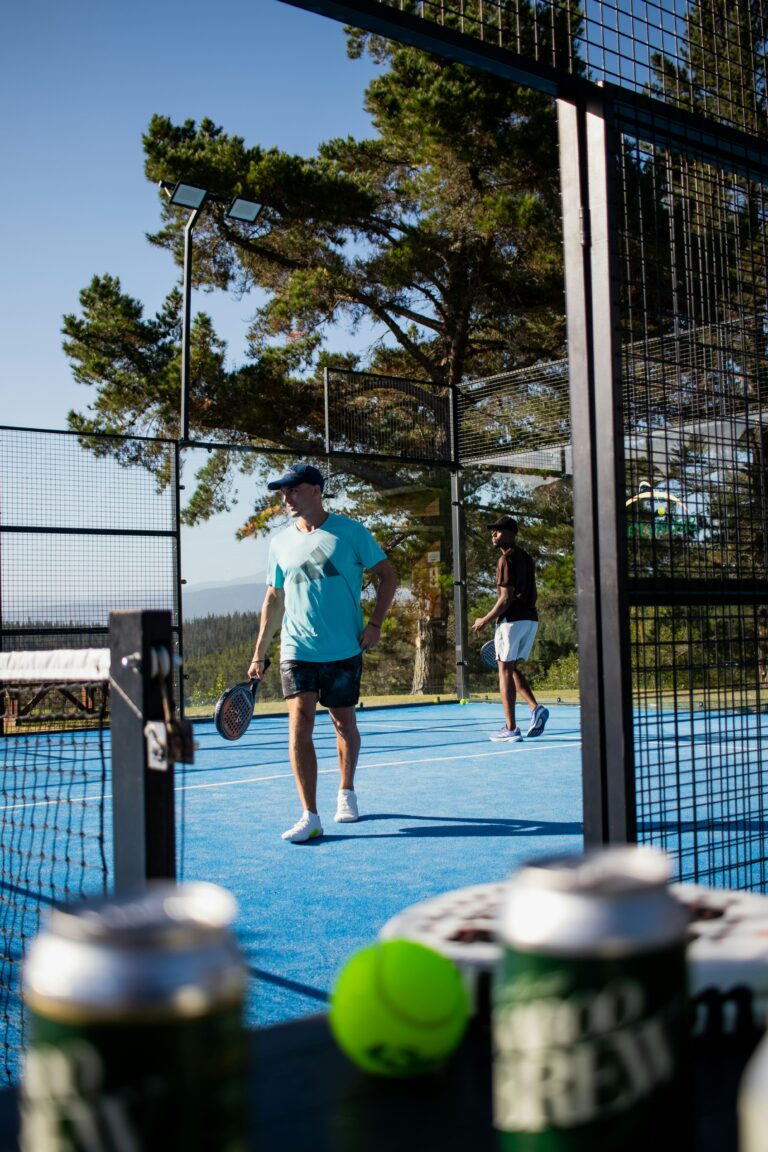 Différence entre padel et tennis : tout ce qu&rsquo;il faut savoir